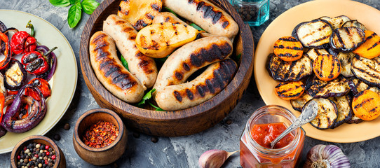 Grilled sausages with vegetables