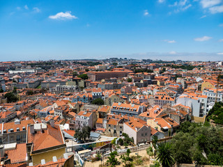 Fototapeta na wymiar Blick vom Miradouro da graça auf die Altstadt von Lissabon, Lissabon, Portugal , Jul 2017