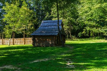 Wioska dom drewniany © wedrownik52