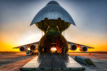 antonov an-124 on the ground with wide open freight room - obrazy, fototapety, plakaty