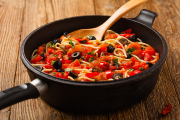 Italian spaghetti alla Pultanesca with tomatoes and olives. Served without meat and cheese.