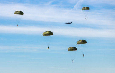 The airborne commemorations on Ginkel Heath with para drops