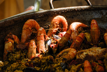 Paella mit viel Meeresfrüchten