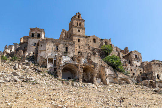 Il borgo abbandonato di Craco vicino matera in Basilicata