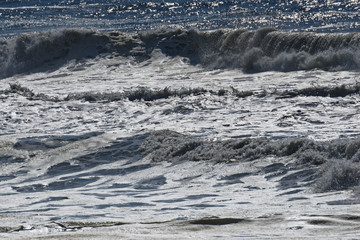 brechende Wellen am Strand