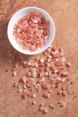 Fototapeta na wymiar Pink salt in bowl