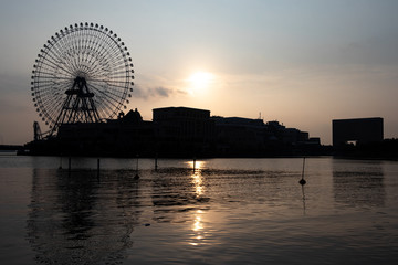 早朝の横浜大観覧車