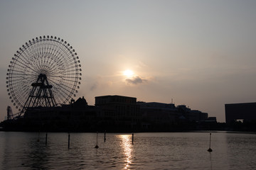 早朝の横浜大観覧車
