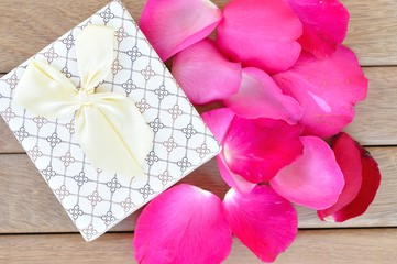 gift box and rose flower