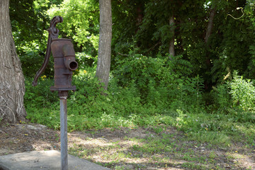 Stirrup pump type faucet of the well.