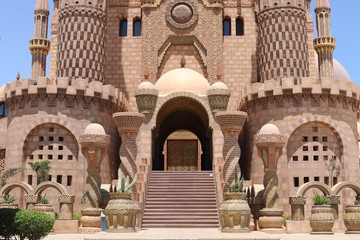 entrance to the Mosque Masjid El-Fateh. Colorful Mosque Masjid alsahaba Sharm El Sheikh in old town