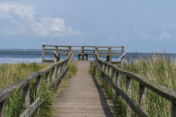 Aussichtslattform auf das Wattenmeer, symmetrisch