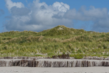 Dünen mit Erosionsschutz auf Amrum 
