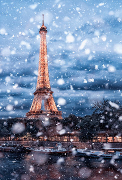 Beginning of the snow in Paris near the Eiffel tower