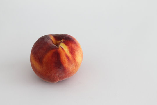 red peaches in white fonfo