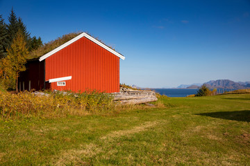 Oldred  barn on S&oslash;r Kval&oslash;y in S&oslash;mna Municipality, Northern Norway