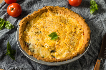 Homemade Cheesy Tomato Pie
