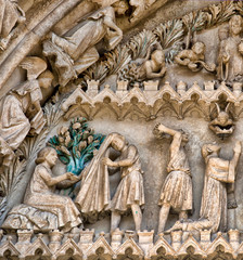 Détail du portail d'entrée de la cathédrale Saint-Étienne de Bourges, France