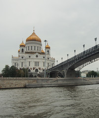 Fototapeta na wymiar Cathedral of Christ the Saviour and Patriarchal bridge. Walk on the river Moscow. Moscow, Russia.