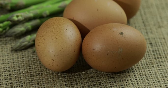 Asparagi e uova