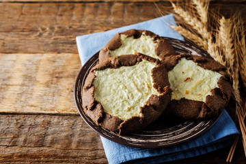 Cottage cheese or ricotta rye breakfast cakes