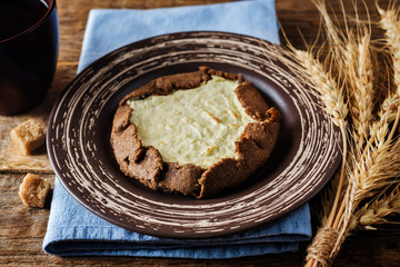 Cottage cheese or ricotta rye breakfast cakes