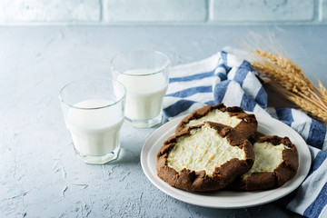 Cottage cheese or ricotta rye breakfast cakes
