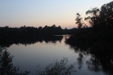 Obraz na płótnie Canvas sunrise over the lake