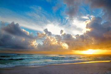 Obraz na płótnie Canvas sunset over ocean