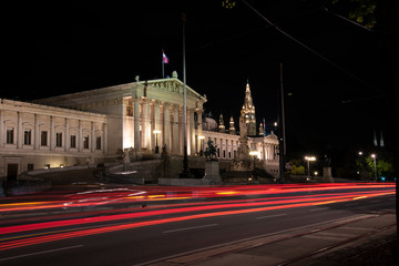 Fototapeta na wymiar Vienna Opera House at Night 01