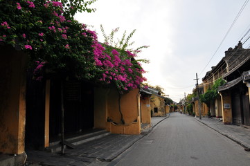 Fototapeta na wymiar Morning in Hoi An Ancient Town - peaceful, fresh