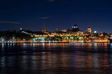 Fototapeta na wymiar Quebec at night