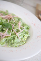 fideos fetuccinis de espinacas