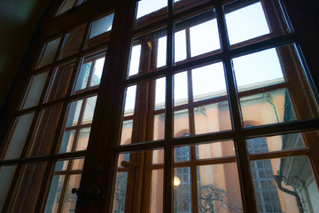 ストックホルムの住宅の窓からの景色