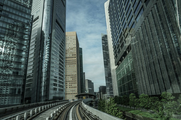 Fototapeta na wymiar ゆりかもめ東京臨海新交通臨海線から見える東京のビル群