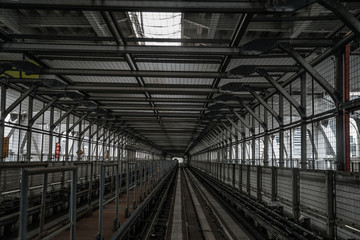 ゆりかもめ東京臨海新交通臨海線から見えるレインボーブリッジ