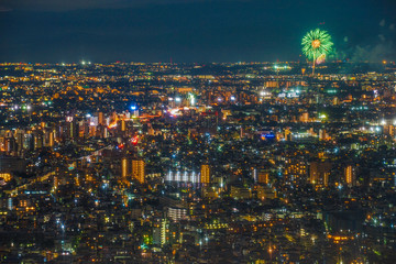 Obraz premium 東京都庁展望台から見える調布花火大会