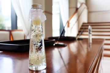 結婚式受付スペース新婦ハーバリウム