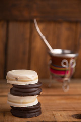 The alfajores are Argentine chocolate cakes and dcaramel