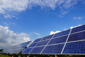 Obraz premium Solar panel, alternative electricity source, concept of sustainable resources, And this is a new system that can generate electricity more than the original, This's the sun tracking systems