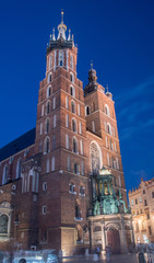 Fototapeta na wymiar Basilica of Saint Mary at night in Krakow, Poland.