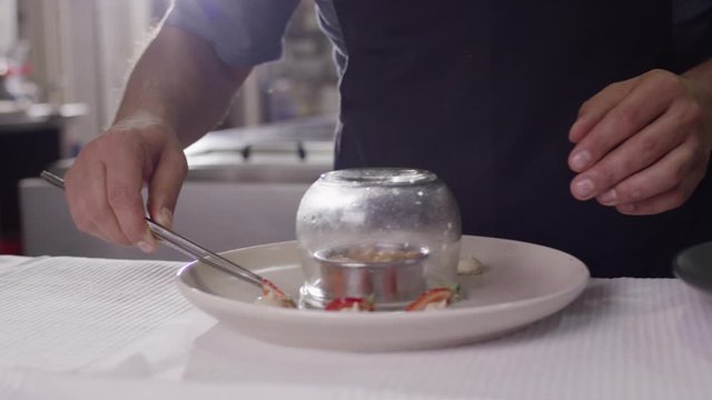 preparation of a dessert in an upscale restaurant kitchen in a clean and modern environment - Zubereitung einer k&ouml;stlichen Nachspeise in der sauberen und modernen K&uuml;che eines gehobenen Restaurants