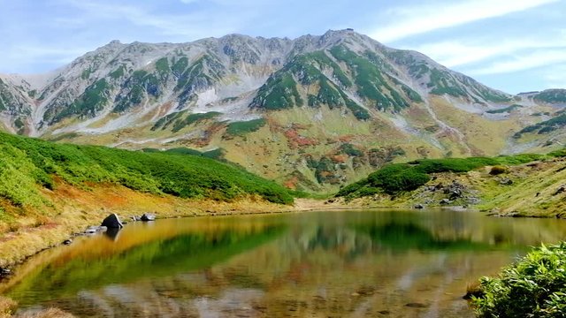 秋のみどりが池と立山黄葉