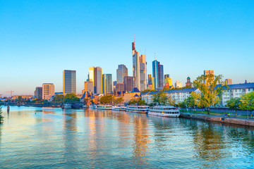 Fototapeta na wymiar skyline of Frankfurt with river main