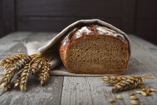 Fresh rye flour bread with wheats