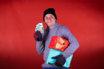 Hombre navidad con dinero dolares de compras 