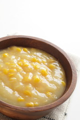 prepared cream sweet corn in wooden bowl