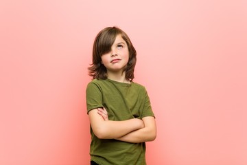 Obraz premium Little boy tired of a repetitive task.