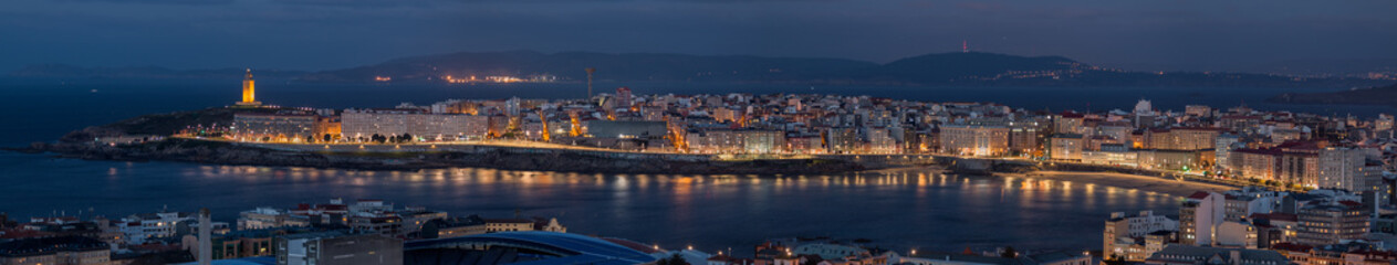 A Coruña panorámica nocturna