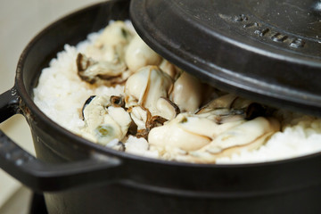 Steamed white rice with oyster 